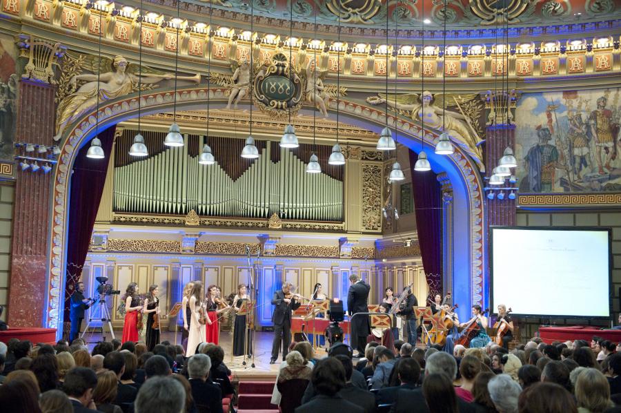 25 octombrie 2013, Concert Regal Ateneul Roman in beneficiul Programului Tinere Talente, sustinut de Fundaţia Principesa Margareta a Romaniei, DentalMed Sponsor Eveniment